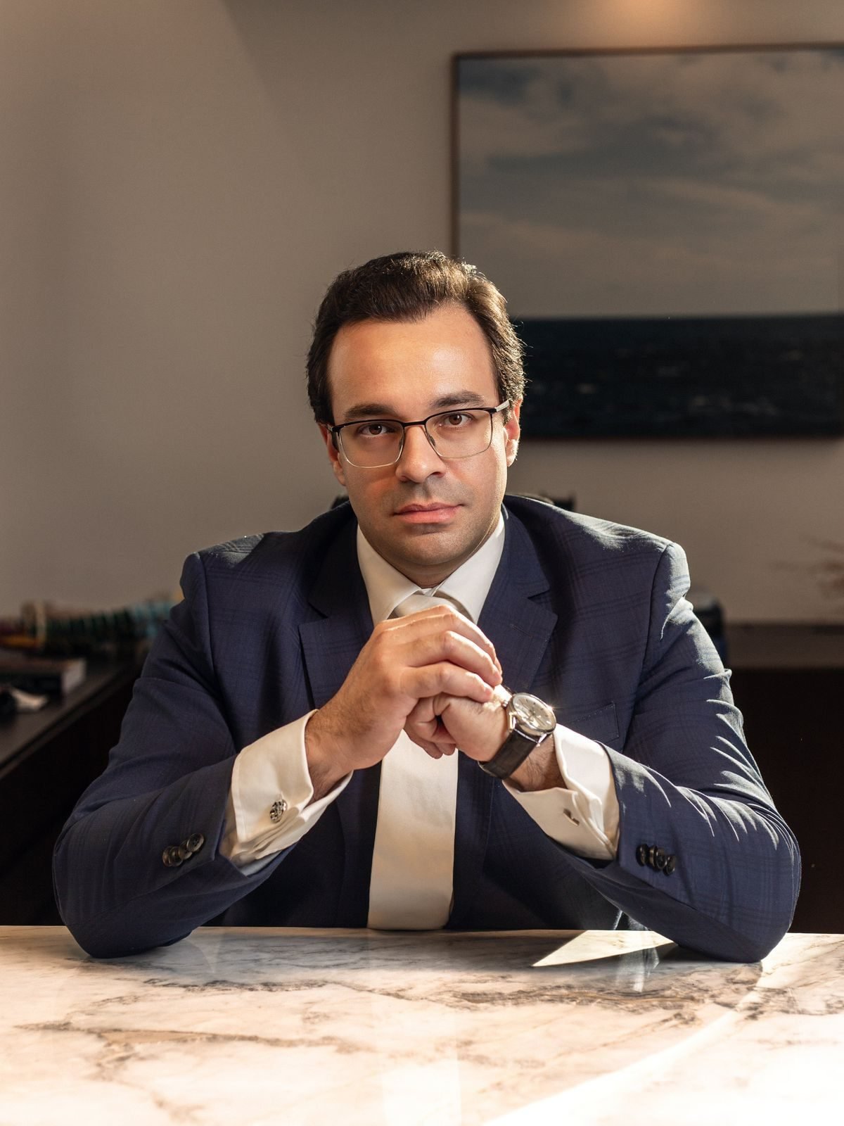 Dr. Davidson Alba em seu consultório